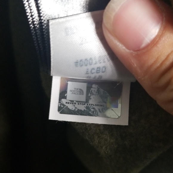 North Face Half Zip Tundra Pullover - Picture 7 of 8